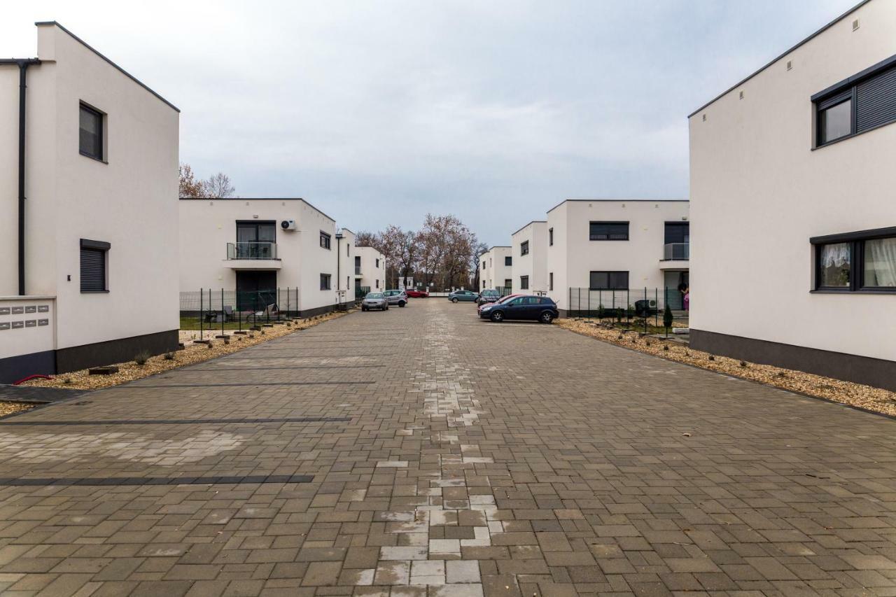 Defne Apartman Debrecen Exterior foto